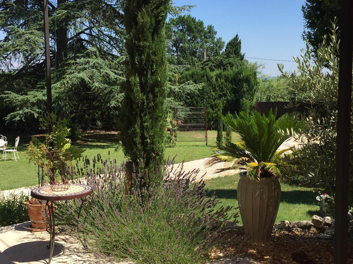 Mas De Mariette Noves Exterior photo